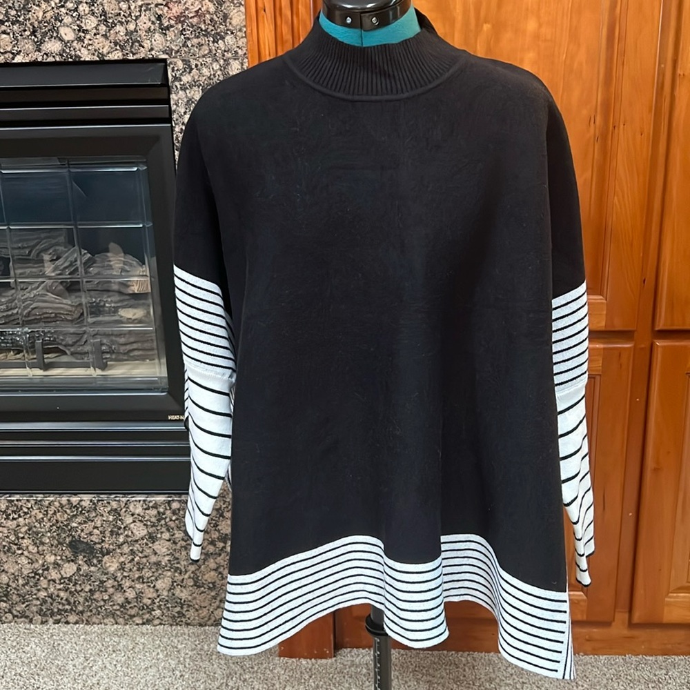 NWT Crosstree Lane Black & Cream striped sides/sleeves poncho mock neck sweater - Picture 4 of 9
